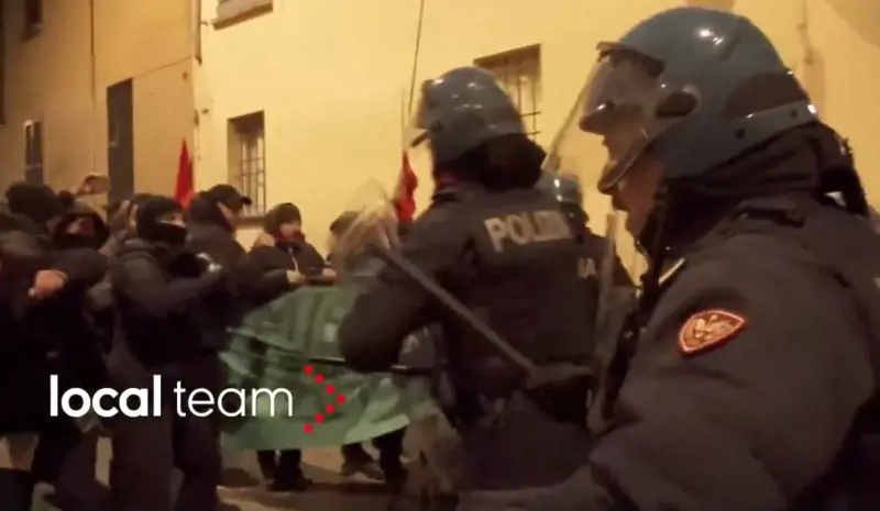 Pavia, Collettivi rossi contro il ricordo delle foibe: "Fascisti ritornate nelle Foibe"