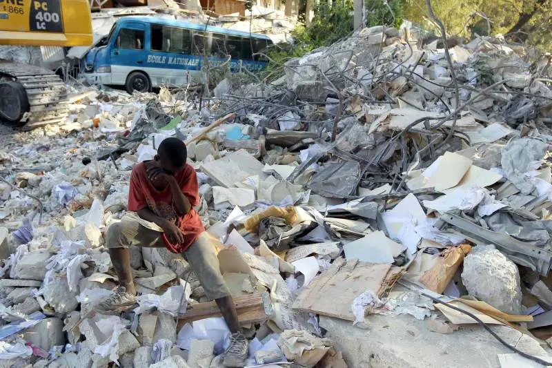 Dopo lo scandalo festini hard, lascia la numero due di Oxfam
