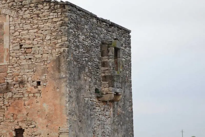 Palo del Colle, torre del Cinquecento spostata per far spazio ad una strada 