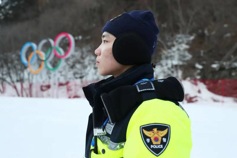 Olimpiadi, Corea sferzata dal vento, rinviato anche il gigante femminile L’Italia manca il miracolo nel pattinaggio a squadre