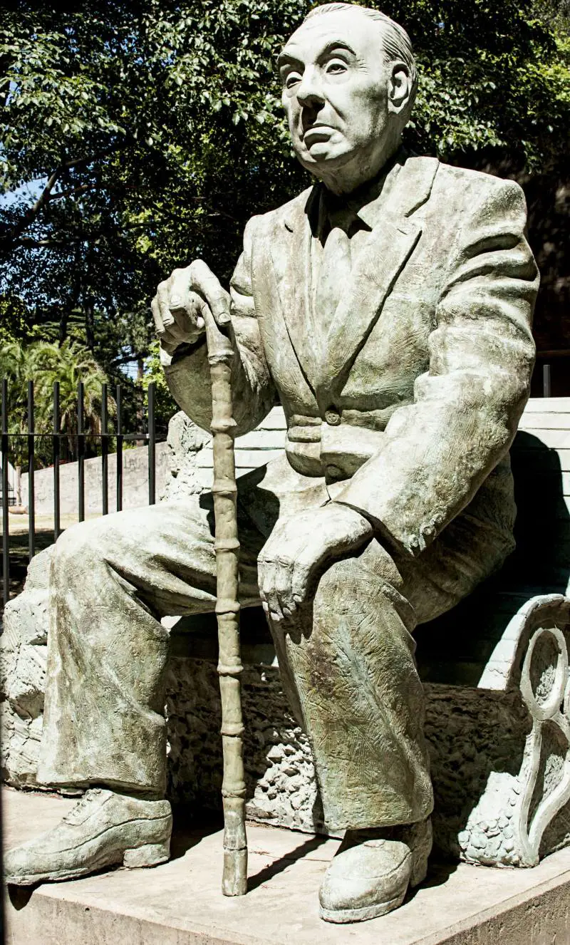 Borges e l'abbozzo di suicidio che gli regalò una nuova vita