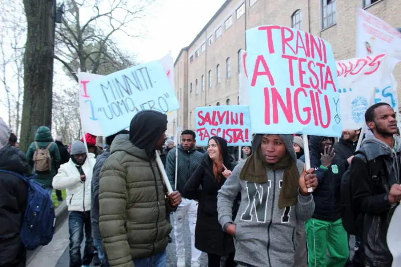 Macerata, dopo le foibe, altri cori choc: gli antifascisti contro Nassiriya