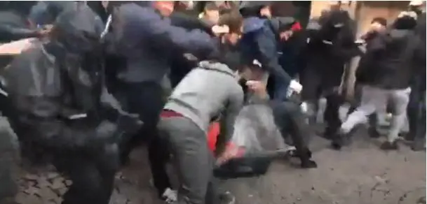 "Io, carabiniere ferito a terra. Un inferno di calci e pugni"