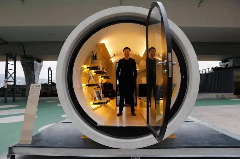 Hong Kong, che vita del tubo: case-cilindro per risparmiare