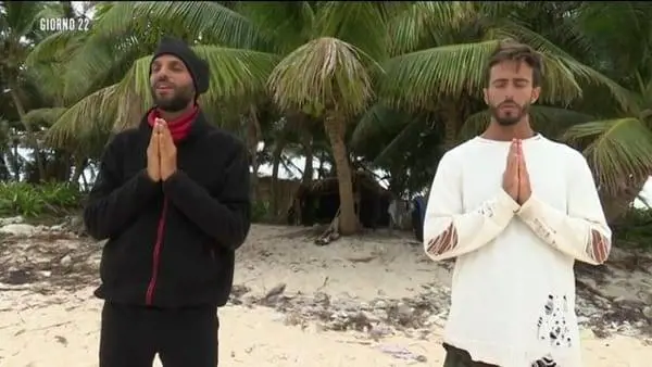 Isola dei Famosi, Cecilia Capriotti: "Marco è più femmina di me. Si fa i grattini con Jonathan"