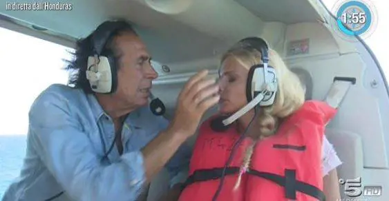 Isola dei Famosi, Giucas Casella ipnotizza in diretta Francesca Cipriani