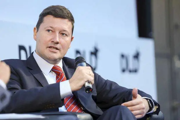Promozione-rimozione per Selmayr. L'anti italiano diventato troppo potente