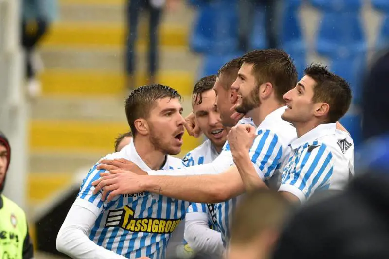 La Spal vince in casa del Crotone: 3-2 e lotta salvezza riaperta