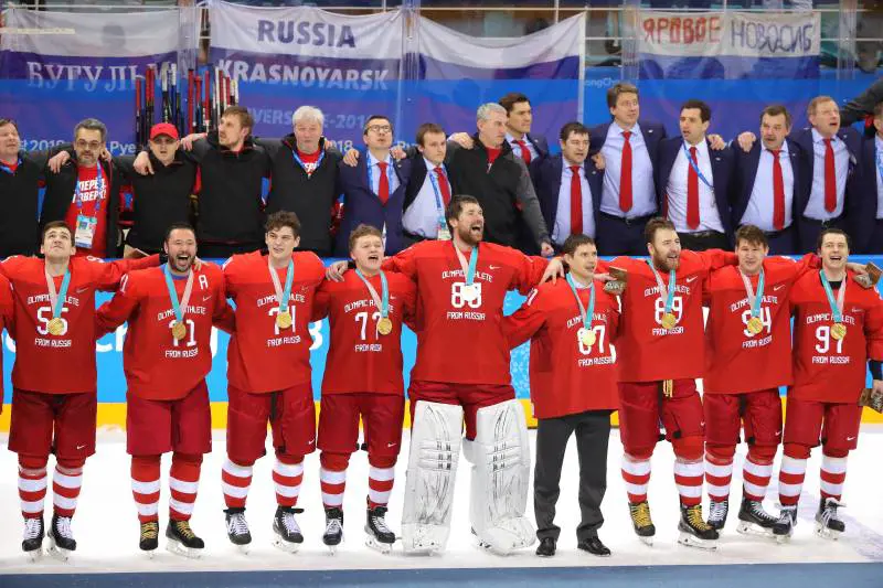 Hockey: i russi vincono quando non sono Russia. E cantano l'inno