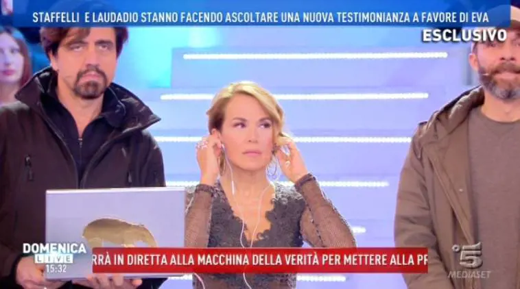 Isola dei Famosi, Striscia ha un altro audio choc. La D'Urso: "Fatelo sentire ad Alessia"