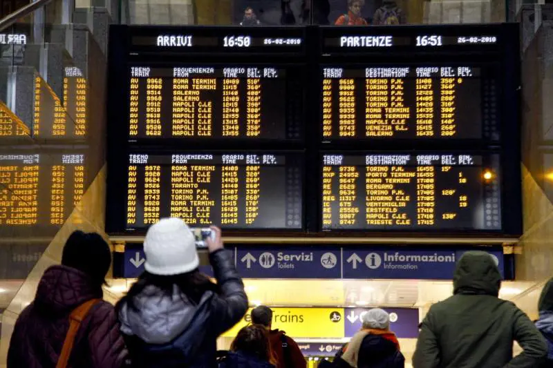 Delrio inferocito, il caso ferrovie diventa politico