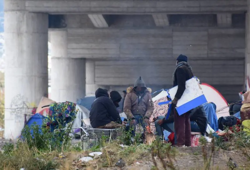 Ventimiglia, tensioni alla tendopoli: nigeriano preso a pietrate e rapinato