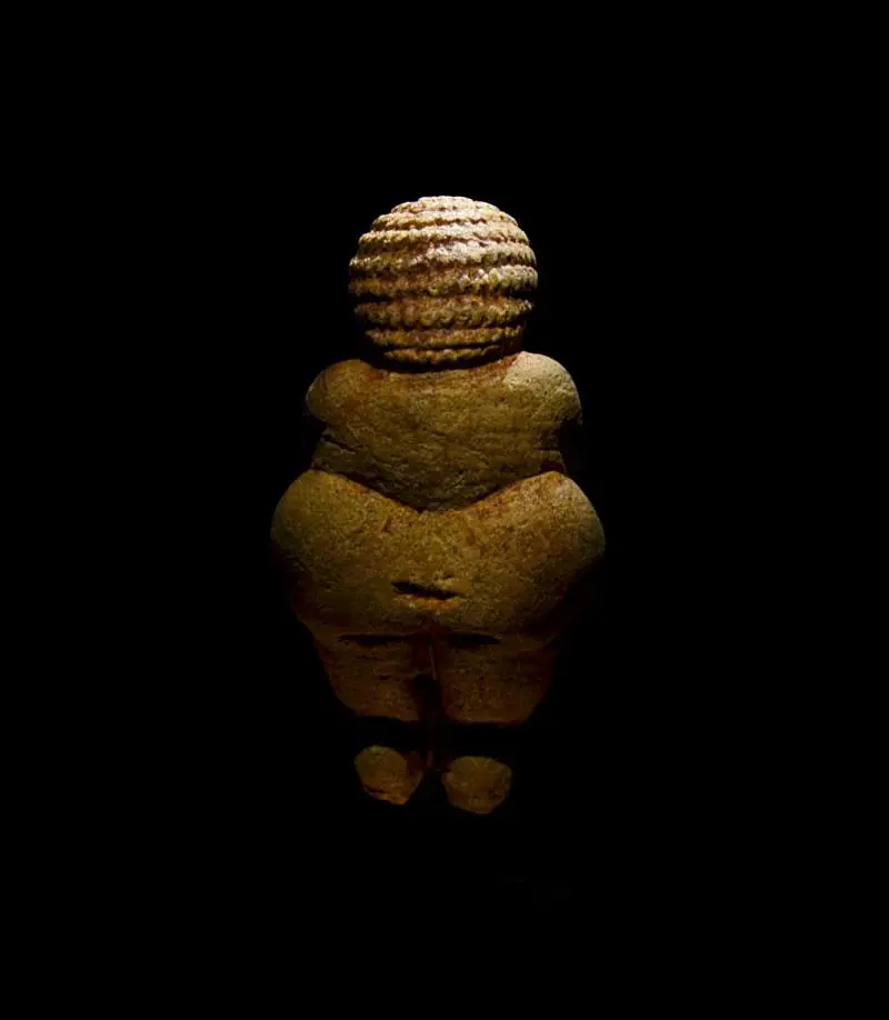 Se ora per Facebook è volgare persino la Venere di Willendorf