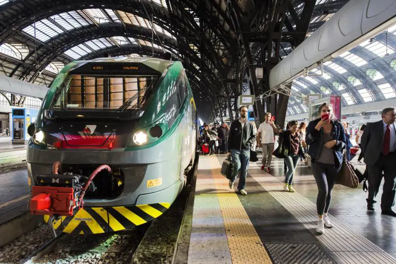 Milano, l'annuncio sul treno: ​"Zingari scendete, avete rotto"