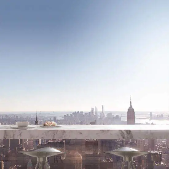 Quella New York sospesa tra grattacieli e caos estetico