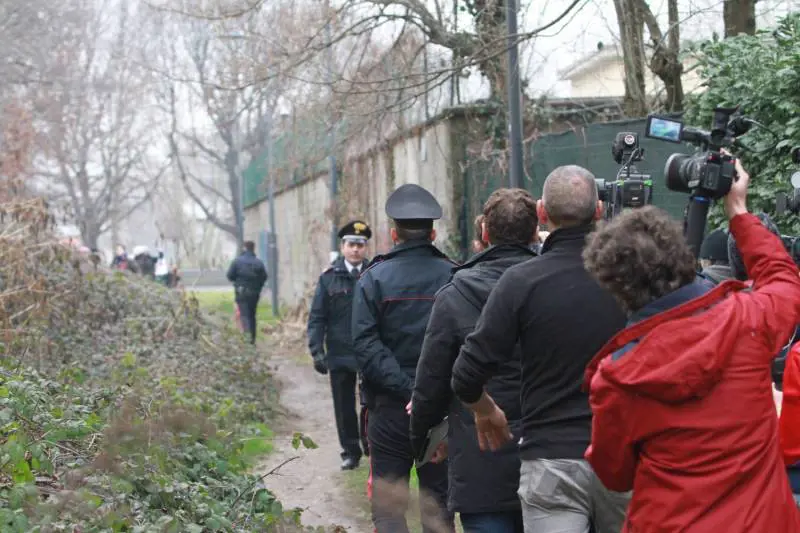 Raid davanti alla sede leghista: militante aggredito con un'ascia