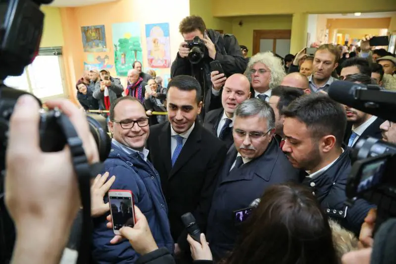 La lotta poco liquida per il potere totale