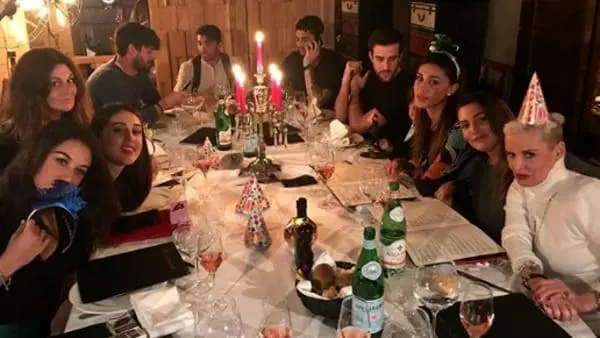 Giallo al compleanno della mamma di Belen: non c'è traccia del marito Gustavo