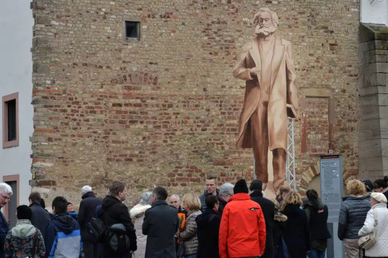 Da Ceausescu a Marx, spettri di ritorno