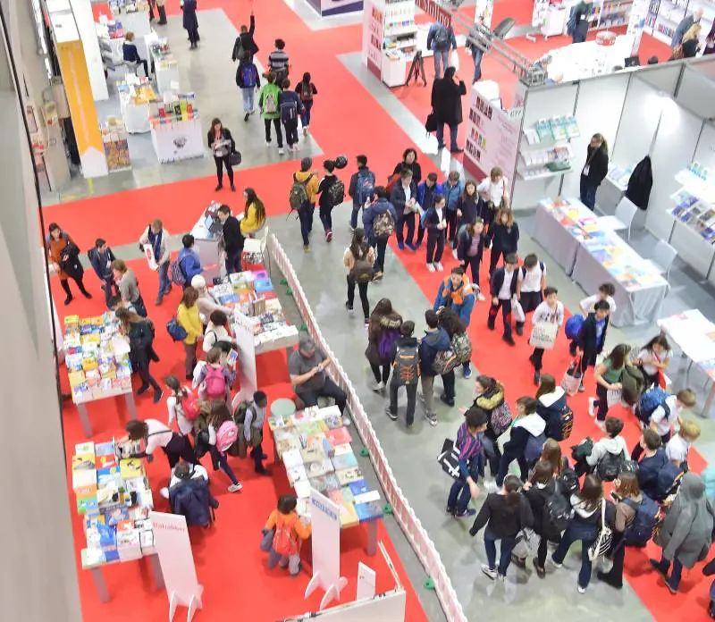 Dalle "bambine" al Sessantotto. La fiera si finge un po' ribelle