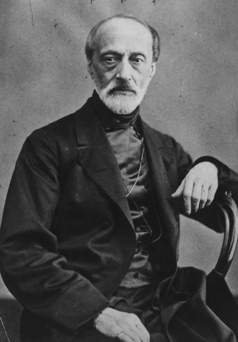 La chitarra di Mazzini rivive grazie a due Rotary