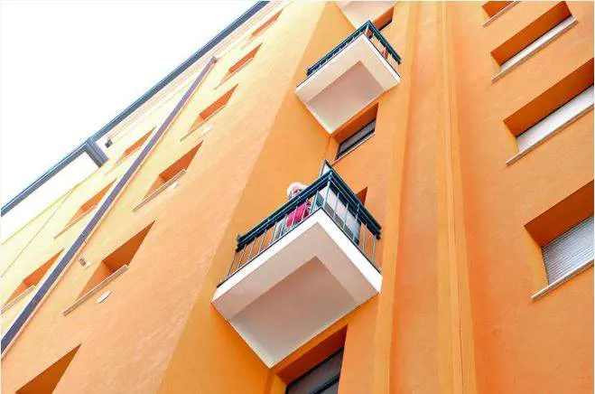 Sala inaugura  il primo condominio "green" Taglio del 50% sulla bolletta per le famiglie