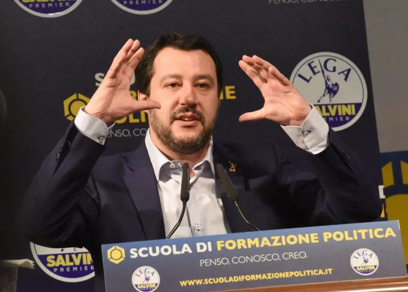 Salvini studia il taglio delle tasse: "Se serve, ignoreremo il tetto del 3%"