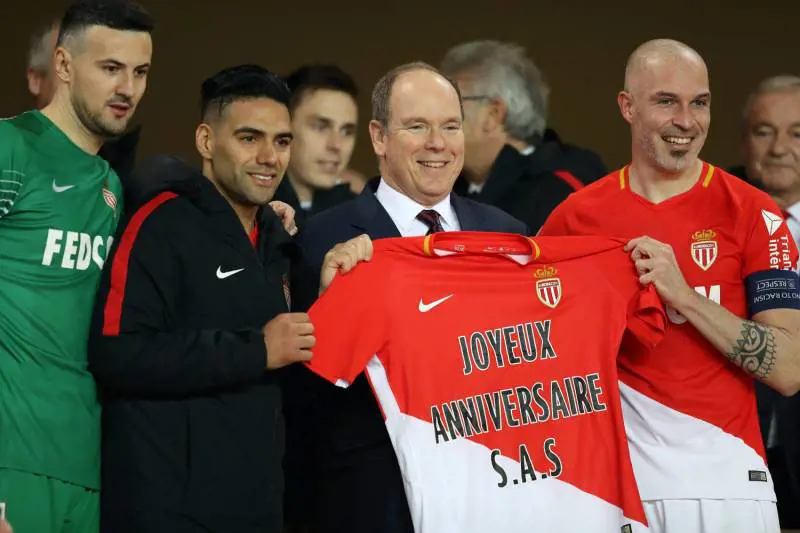 Monaco, banda di falsi principi Alberto cerca di truffare i manager