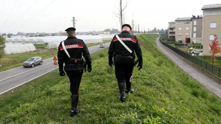 Abbandona le figlie a mendicare, rom denunciata