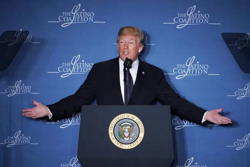 Trump minaccia il Messico: "Senza muro niente nafta"