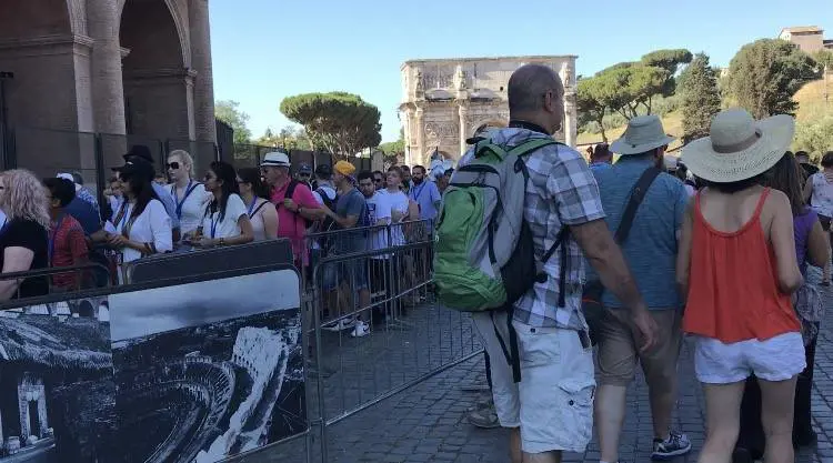 Roma, è lo spray alla Nutella l'ultima frontiera della truffa ai turisti