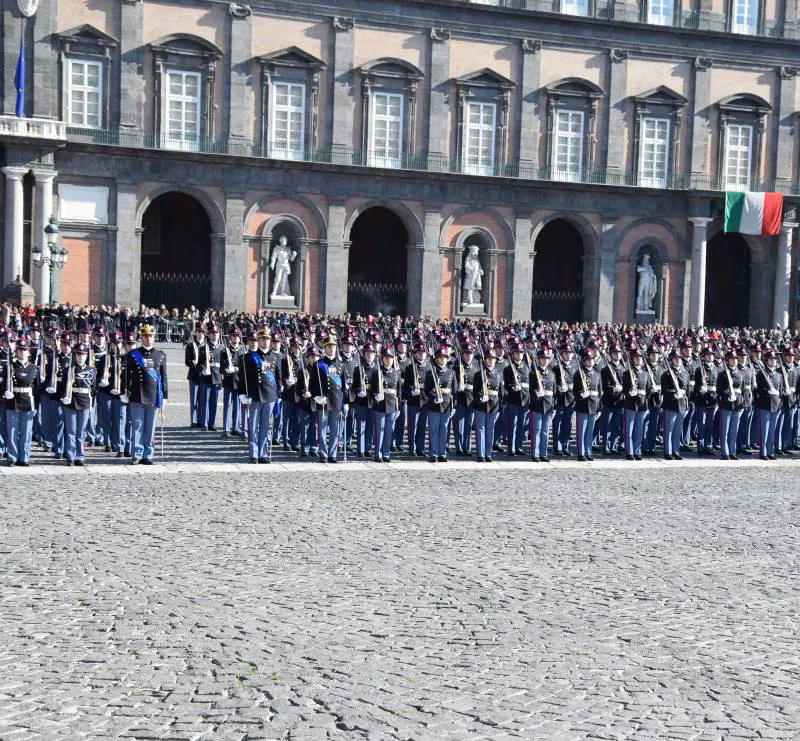Gli anti bamboccioni tutti divisa e niente social