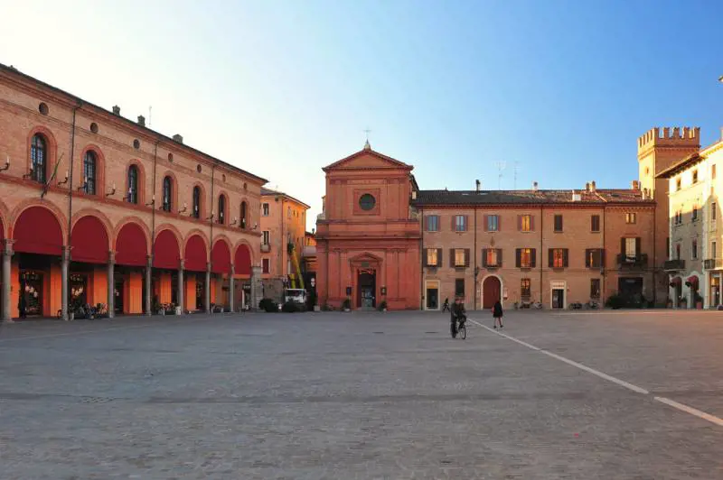 Il Pd rischia di perdere anche la 'rossa' Imola