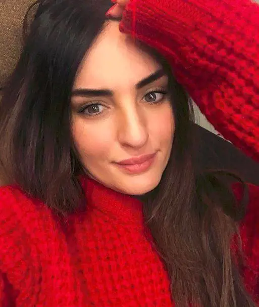 Arisa vola in India per curare il mal d'amore: "Non voglio innamorarmi mai più"
