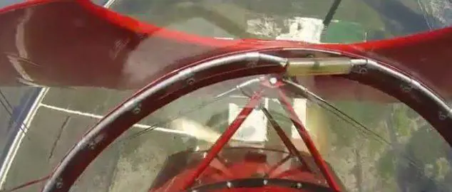 Il motore dell’aereo si spegne, paura per un pilota