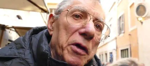 Bossi attacca Salvini: "Rischiava di finire appeso come il suo amico Mussolini"