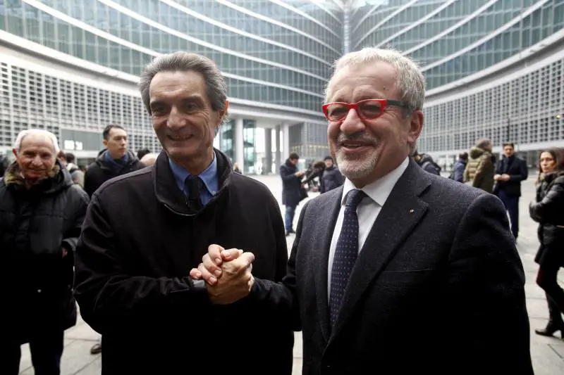 Regione, oggi staffetta fra Maroni e Fontana. E la giunta è già pronta