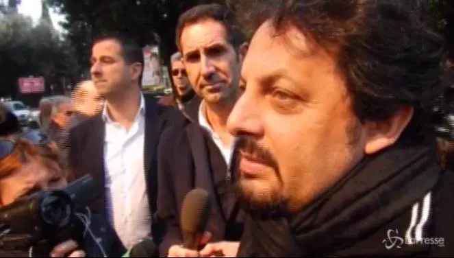 Frizzi, Enrico Brignano alla camera ardente: "Quella volta in cui andò contro l'azienda"