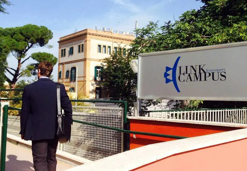 Le chat segrete del caso Link e lo strano conto a San Marino
