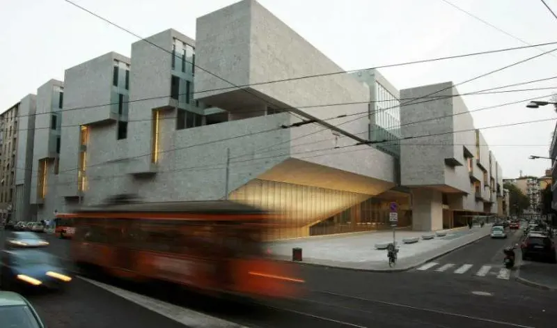 "Alunni spogliati e bendati": ecco tutti i riti di iniziazione della confraternita della Bocconi