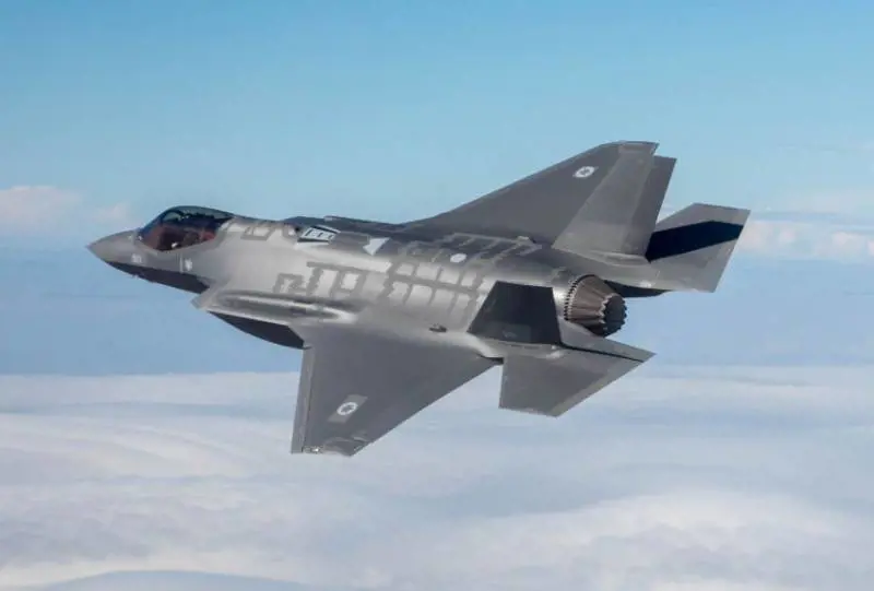 I grillini atterrano il premier sugli F35