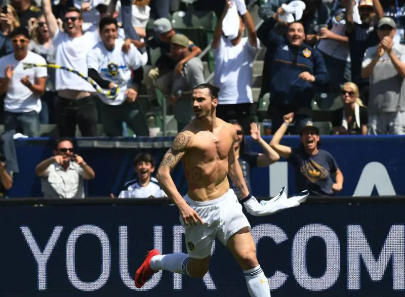 Raiola esalta Ibrahimovic che replica: "Mi hai portato qui gratis"
