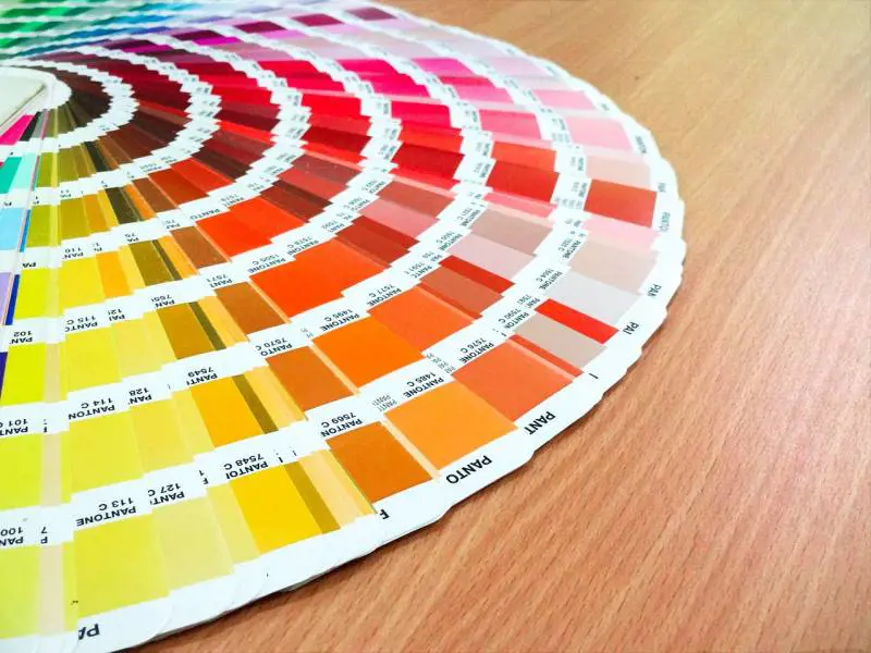 Pantone: ecco i 12 colori perfetti per l’estate 2018