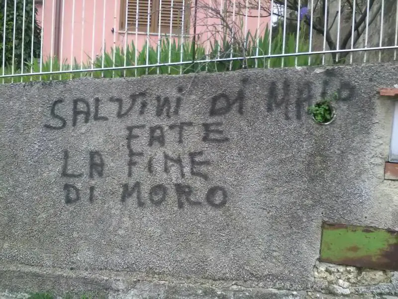 Scritte contro Lega e M5S: "Fate la fine di Moro"