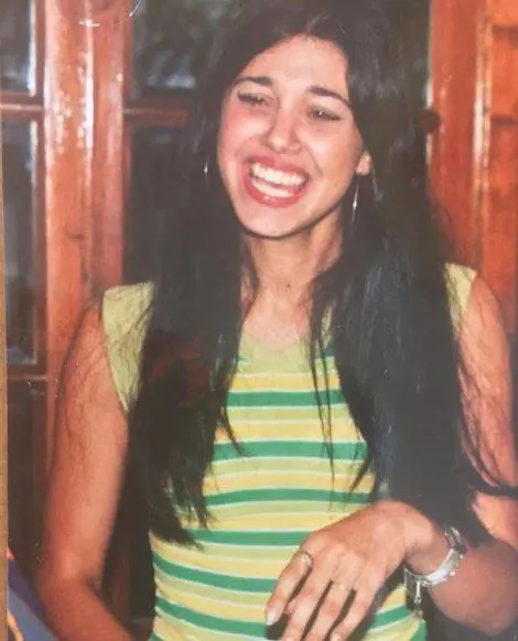 Belen pubblica una foto di quando aveva 16 anni. Ma i commenti della rete sono impietosi