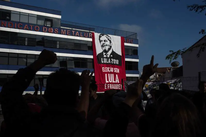 Lula, il giorno più lungo: tra i suoi metalmeccanici per sfuggire all'arresto