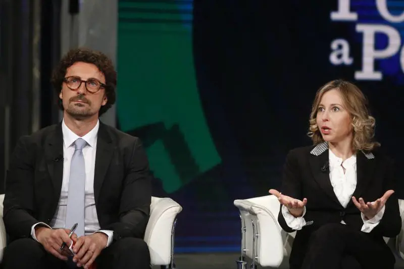 Quei due homus grillino a "Porta a Porta"