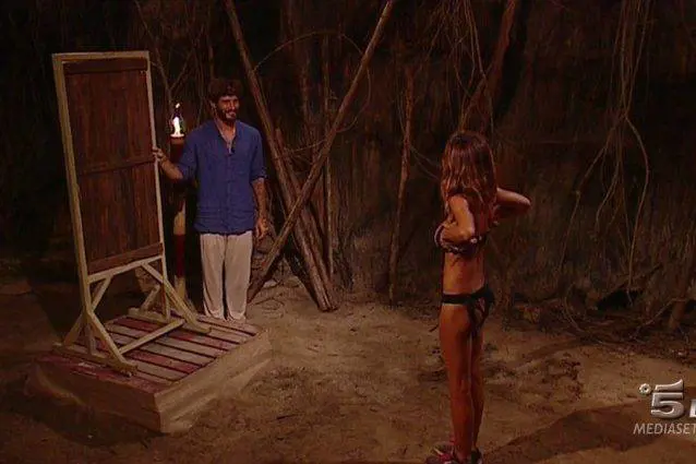 Isola dei Famosi, Stefano De Martino si fa scappare una parolaccia in diretta