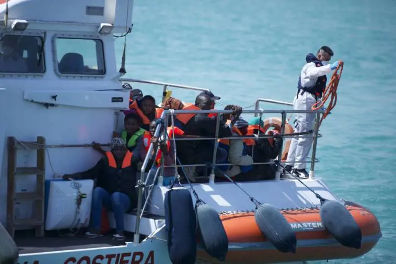 Migranti, l'Italia non cede: pronto il no al vertice Ue