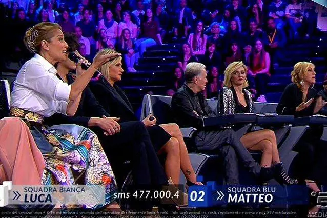 "Posa quel fiasco": la Ventura lascia lo studio di "Amici"